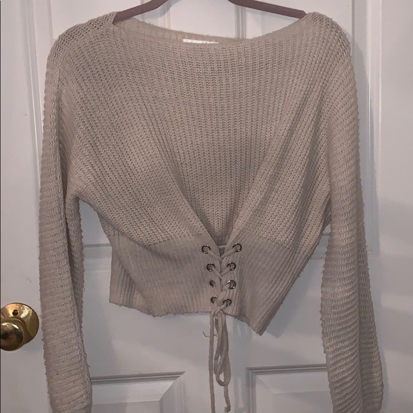Sweaters - Cropped cream sweater